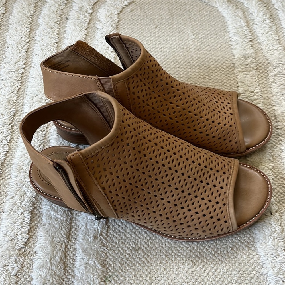 Sofft Zip Up Ankle Boot/Sandals